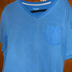 Express V-Neck t-shirt
